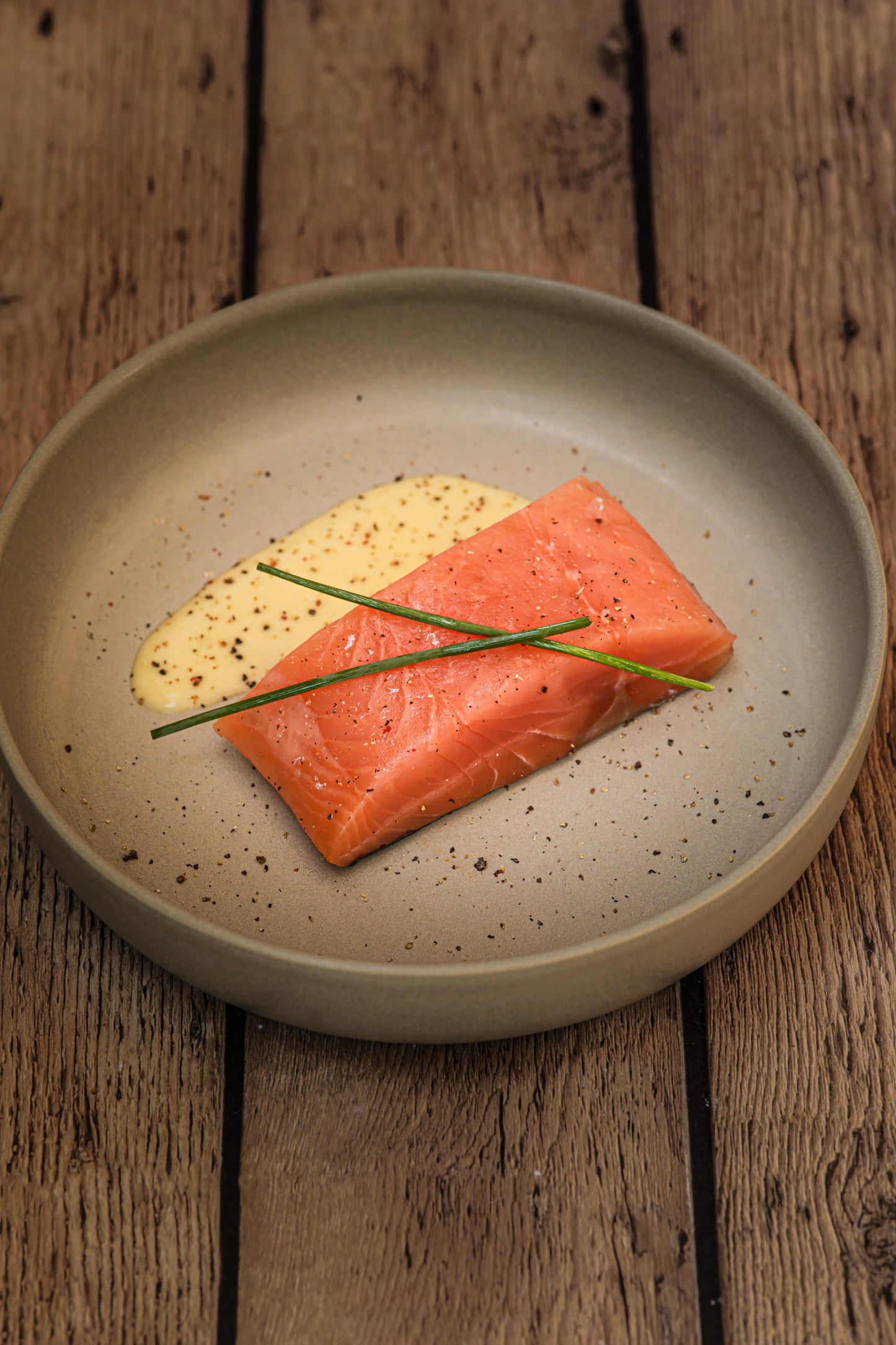 Zachtgegaarde zalm met witte wijnsaus