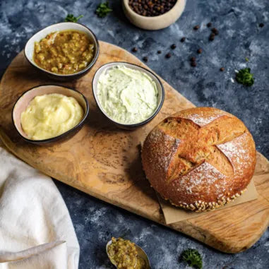 Desembrood met aioli, kruidenboter en tapenade